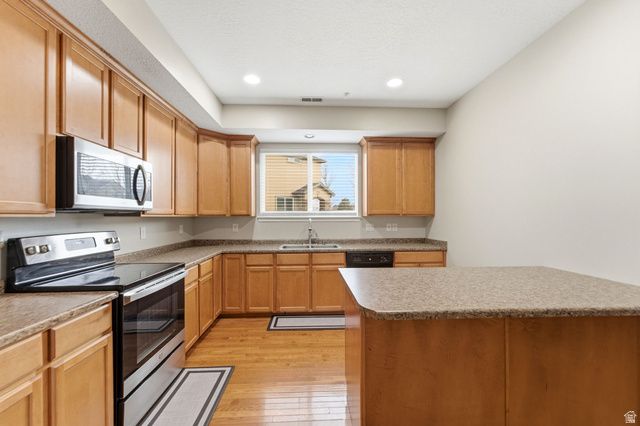 7118 S GREENSAND DR, West Jordan, UT 84084