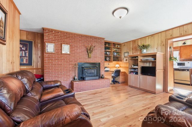 500 Old Haw Creek Road, Asheville, NC 28805