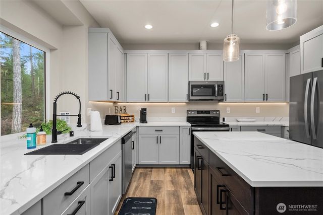 41 E Coon Drive N, Belfair, WA 98528