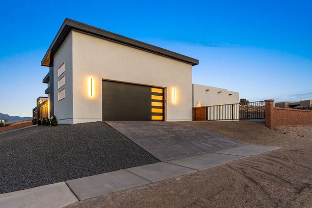 2398 Istle Road NE, Rio Rancho, NM 87124