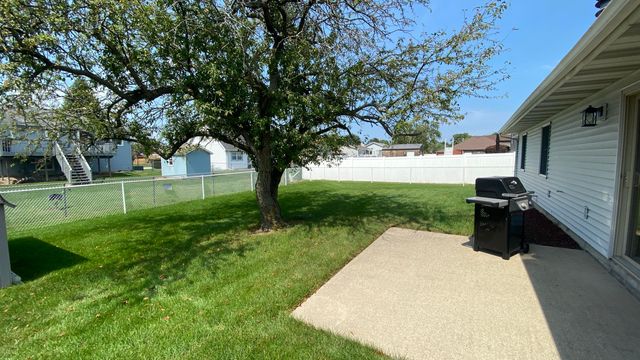 9814 Lincoln Court, Crown Point, IN 46307