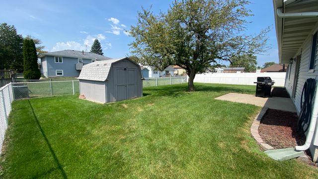 9814 Lincoln Court, Crown Point, IN 46307