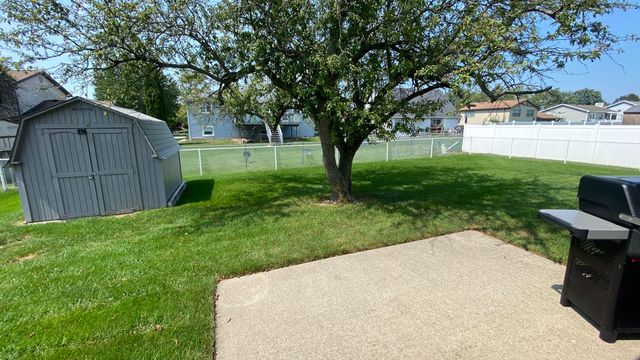 9814 Lincoln Court, Crown Point, IN 46307