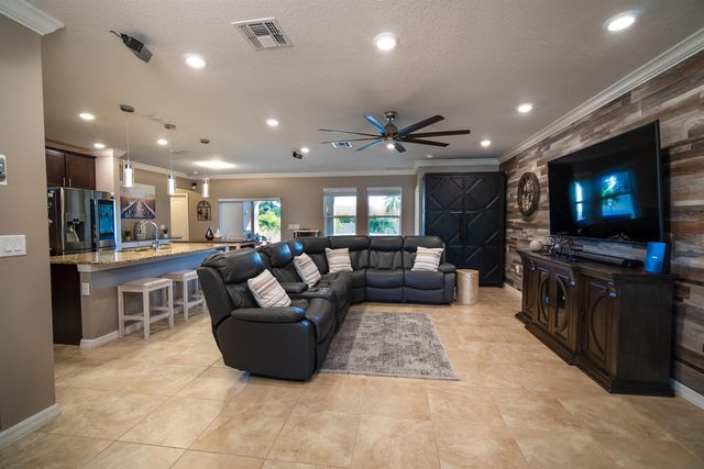 1662 SE North Blackwell Drive, Port St. Lucie, FL 34952