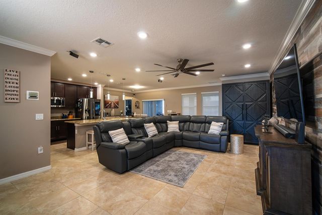 1662 SE North Blackwell Drive, Port St. Lucie, FL 34952