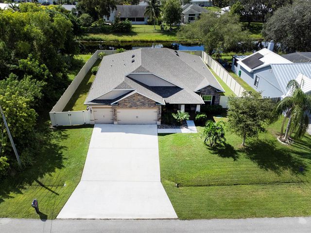 1662 SE North Blackwell Drive, Port St. Lucie, FL 34952