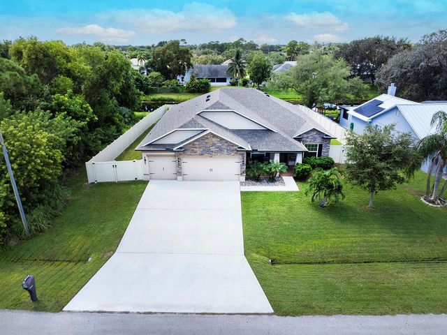 1662 SE North Blackwell Drive, Port St. Lucie, FL 34952