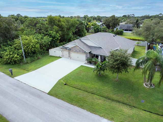 1662 SE North Blackwell Drive, Port St. Lucie, FL 34952