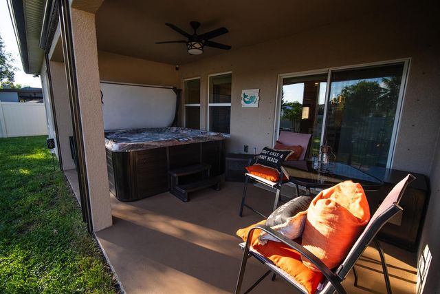 1662 SE North Blackwell Drive, Port St. Lucie, FL 34952