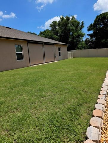 1662 SE North Blackwell Drive, Port St. Lucie, FL 34952