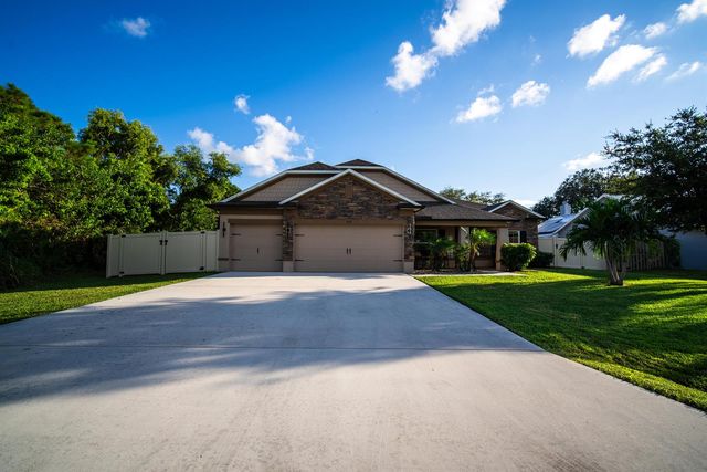 1662 SE North Blackwell Drive, Port St. Lucie, FL 34952