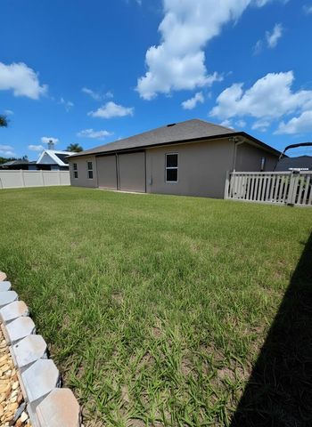 1662 SE North Blackwell Drive, Port St. Lucie, FL 34952