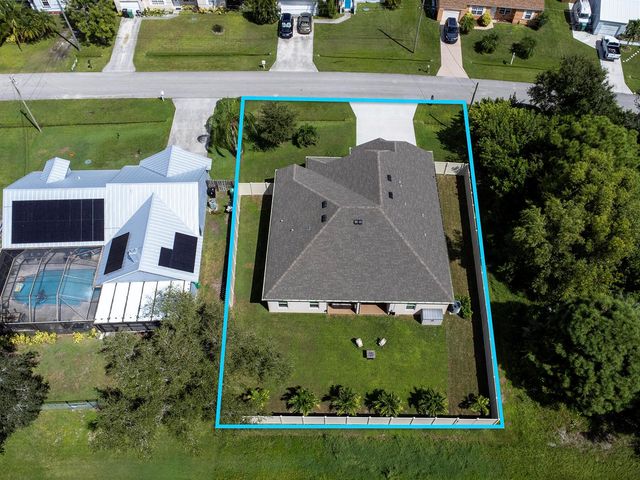 1662 SE North Blackwell Drive, Port St. Lucie, FL 34952