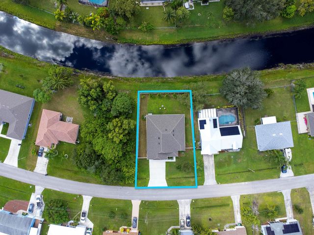 1662 SE North Blackwell Drive, Port St. Lucie, FL 34952