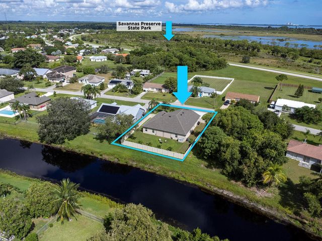 1662 SE North Blackwell Drive, Port St. Lucie, FL 34952