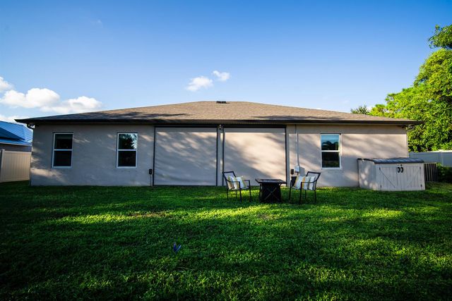 1662 SE North Blackwell Drive, Port St. Lucie, FL 34952