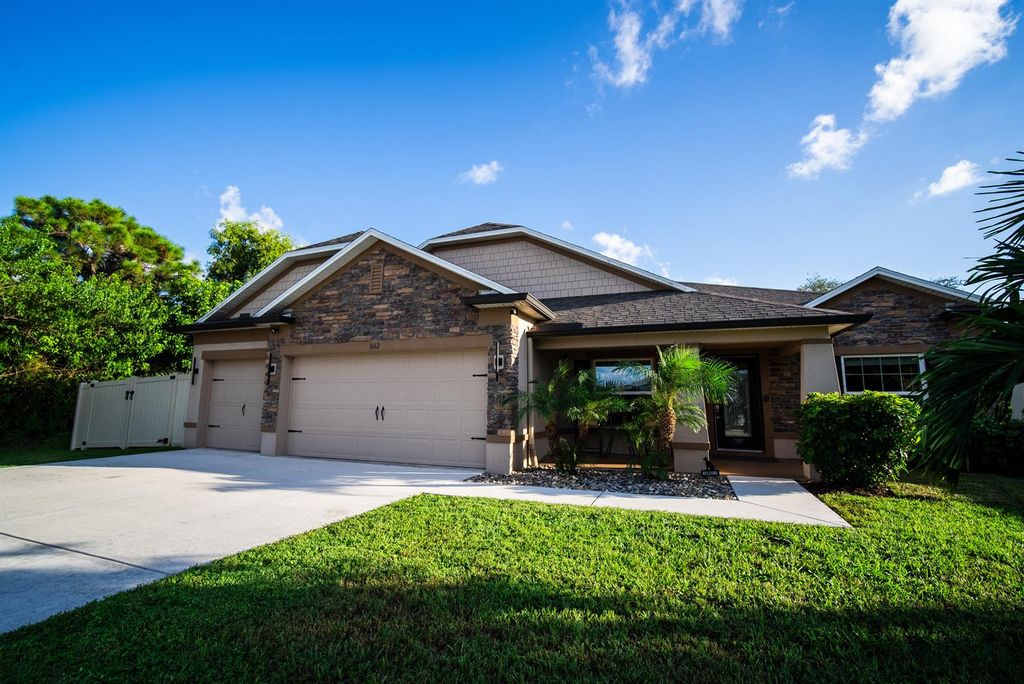 1662 SE North Blackwell Drive, Port St. Lucie, FL 34952