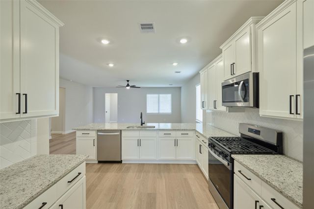 21554 Bluebonnet Bay Drive, Magnolia, TX 77354