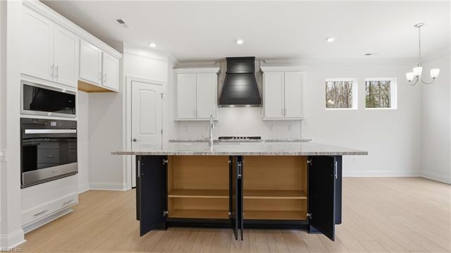 1322 Wharf Hill DR, Smithfield, VA 23430