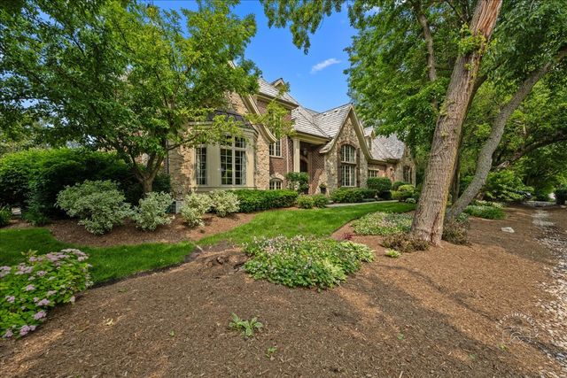 1088 Dunstan Road, Geneva, IL 60134