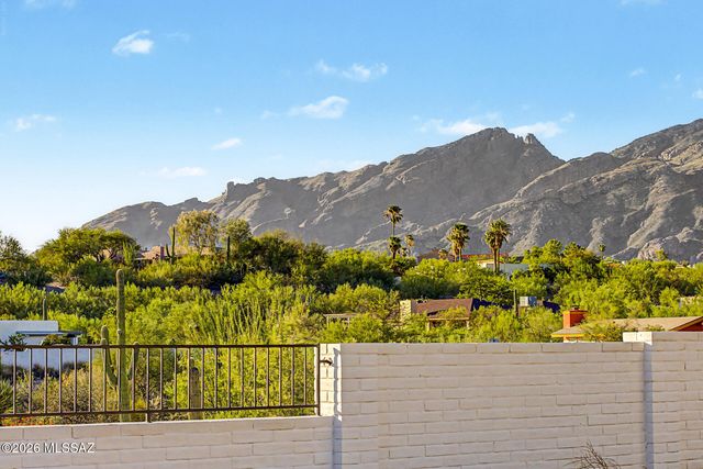 4554 N Avenida Del Cazador, Tucson, AZ 85718