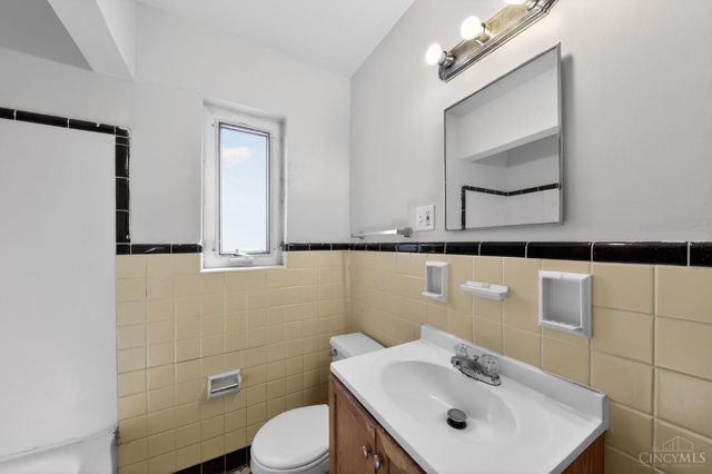 1291 W Galbraith Road, North College Hill, OH 45231