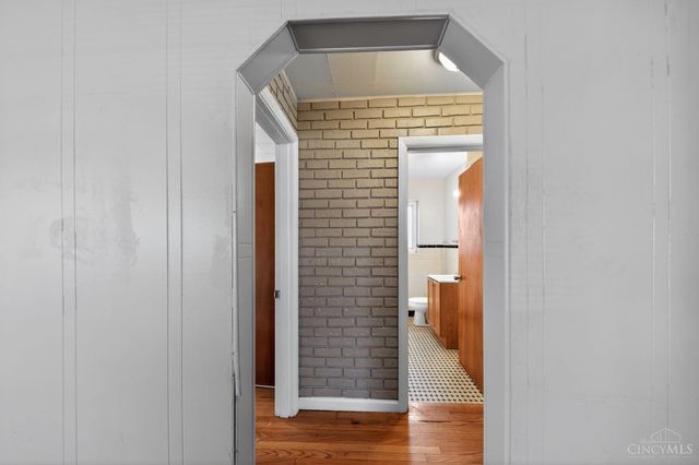 1291 W Galbraith Road, North College Hill, OH 45231