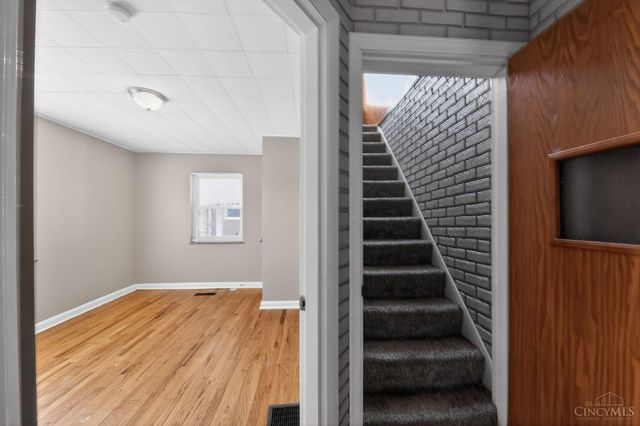 1291 W Galbraith Road, North College Hill, OH 45231