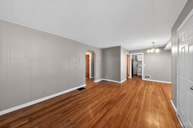 1291 W Galbraith Road, North College Hill, OH 45231