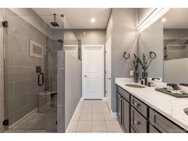 24907 E Calhoun Pl B, Aurora, CO 80016