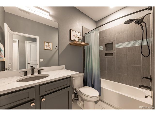 24907 E Calhoun Pl B, Aurora, CO 80016