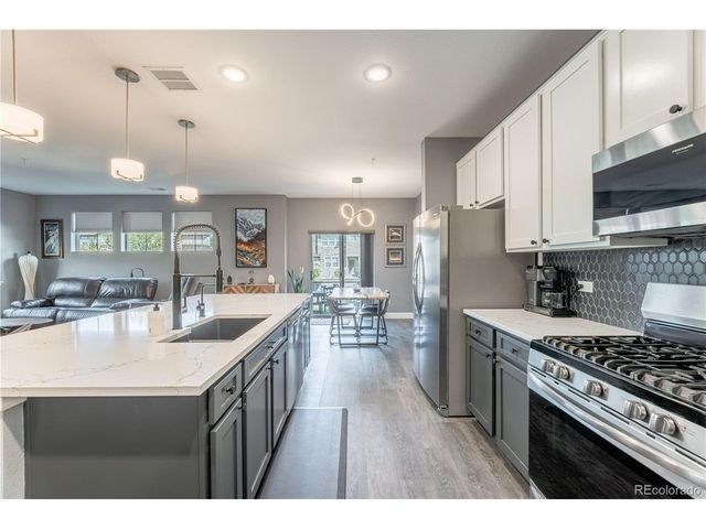 24907 E Calhoun Pl B, Aurora, CO 80016