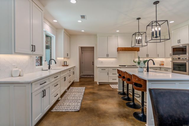 3009 Pine Hill Drive, Benton, AR 72019