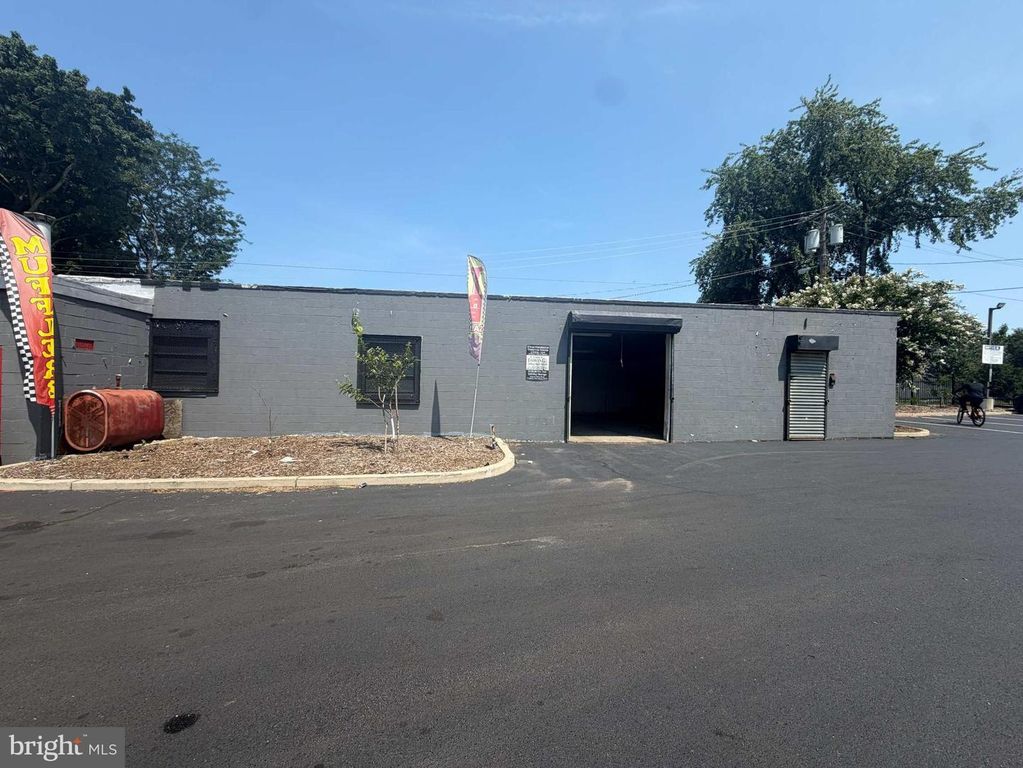 1715-1725 UNIT E MT. EPHRAIM AVENUE ##E, CAMDEN, NJ 08104 — exterior