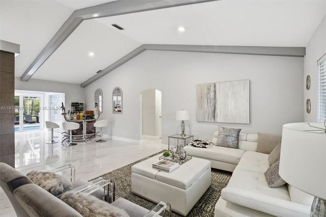 5601 SW 195th Ter, Southwest Ranches, FL 33332