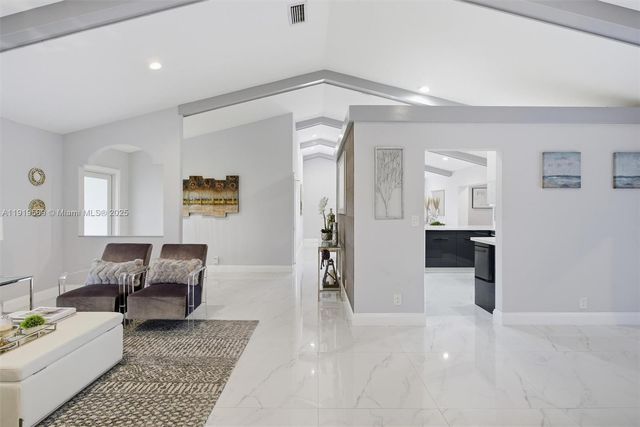 5601 SW 195th Ter, Southwest Ranches, FL 33332