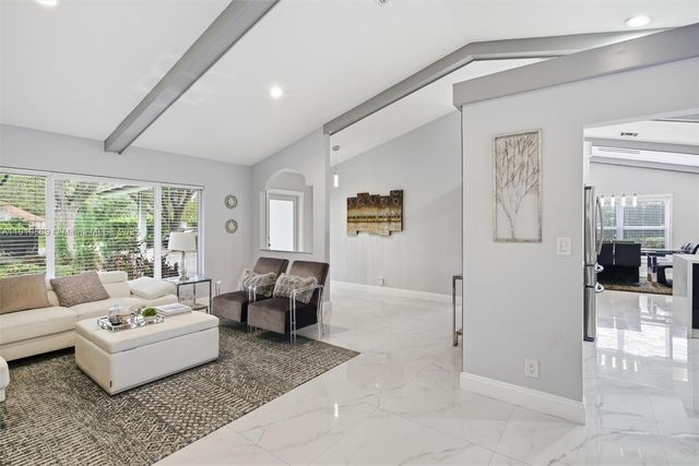 5601 SW 195th Ter, Southwest Ranches, FL 33332