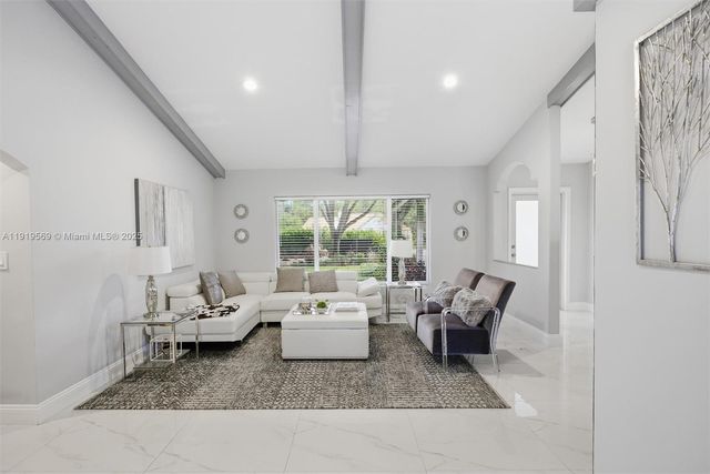 5601 SW 195th Ter, Southwest Ranches, FL 33332