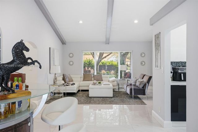 5601 SW 195th Ter, Southwest Ranches, FL 33332