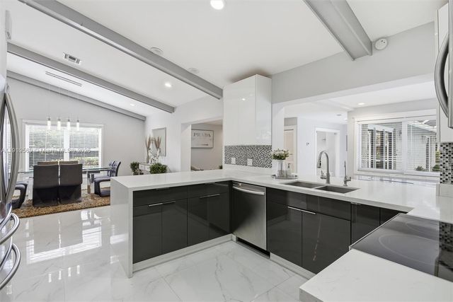 5601 SW 195th Ter, Southwest Ranches, FL 33332