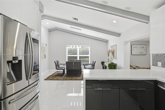 5601 SW 195th Ter, Southwest Ranches, FL 33332