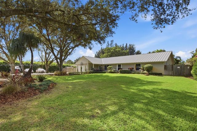 5601 SW 195th Ter, Southwest Ranches, FL 33332