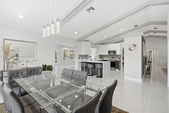 5601 SW 195th Ter, Southwest Ranches, FL 33332