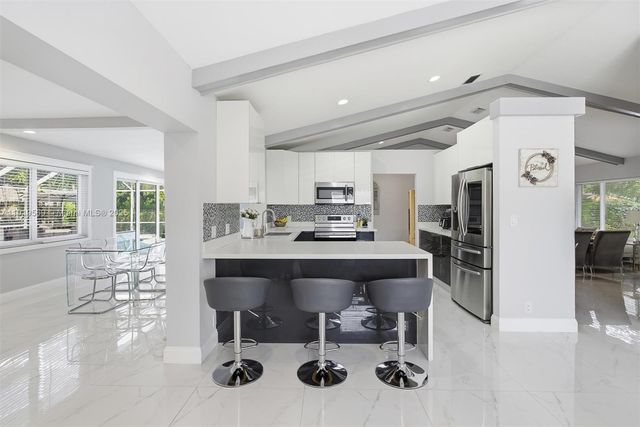 5601 SW 195th Ter, Southwest Ranches, FL 33332