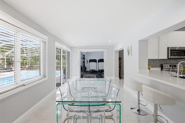 5601 SW 195th Ter, Southwest Ranches, FL 33332