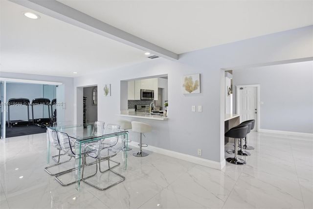 5601 SW 195th Ter, Southwest Ranches, FL 33332