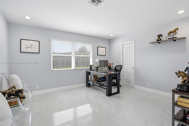 5601 SW 195th Ter, Southwest Ranches, FL 33332