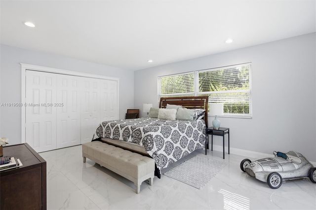 5601 SW 195th Ter, Southwest Ranches, FL 33332