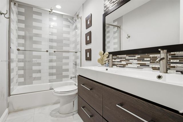 5601 SW 195th Ter, Southwest Ranches, FL 33332