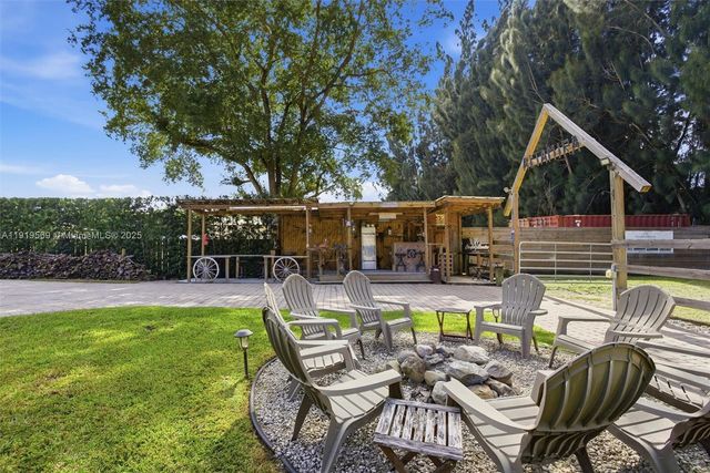 5601 SW 195th Ter, Southwest Ranches, FL 33332